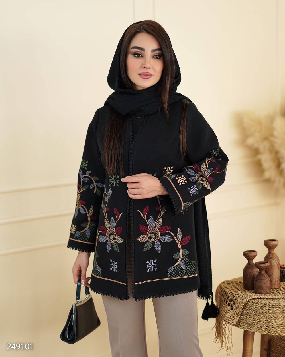مانتو یقه هفت گلدوزی عدسی دوزی گلنام